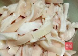 包菜炖粉条的做法图解3