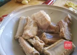 排骨炖土豆的做法图解1