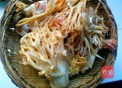 炒野生刷把菌的做法图解2