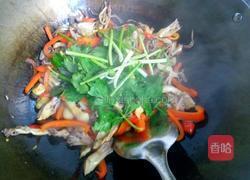 炒野生刷把菌的做法图解9