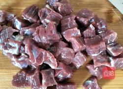 土豆烧牛肉的做法图解2
