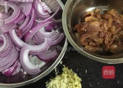 洋葱炒肉丝的做法图解1