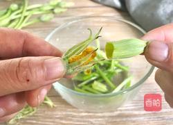 南瓜花炒鸡蛋（儿时的味道）的做法图解2