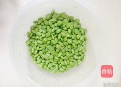 丝瓜炒毛豆的做法图解1