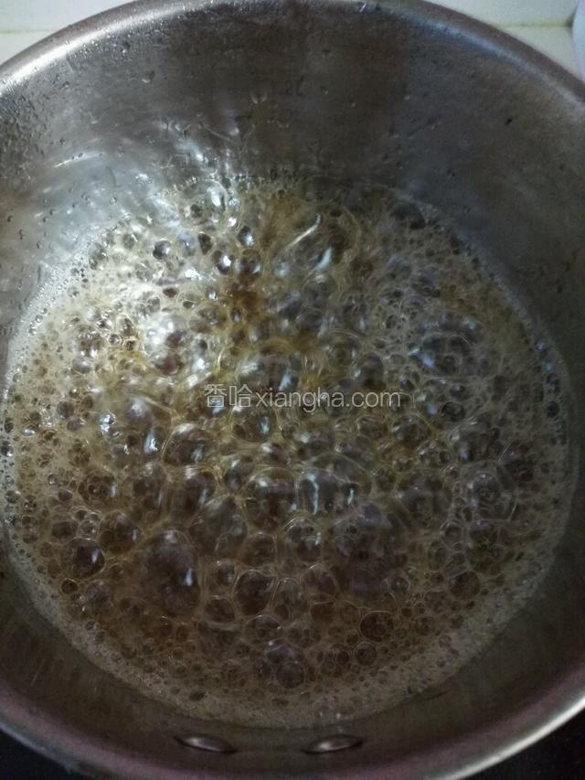 慢慢熬制，看好时间，一般熬制20分钟至25分钟