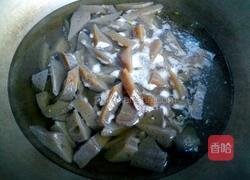 酸辣魔芋烧鱼的做法图解5