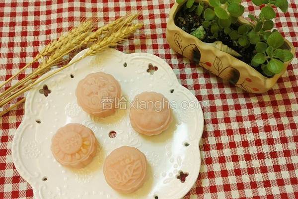 椰香奶黄馅冰皮月饼