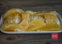 鲜榨橙汁的做法图解1