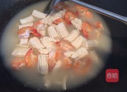 豆腐炖鲜虾的做法图解1