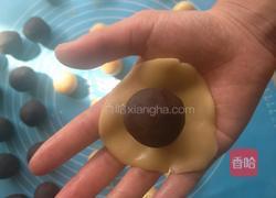 蛋黄豆沙月饼的做法图解9