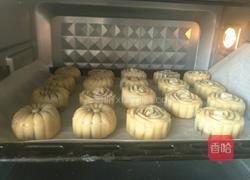 蛋黄豆沙月饼的做法图解14