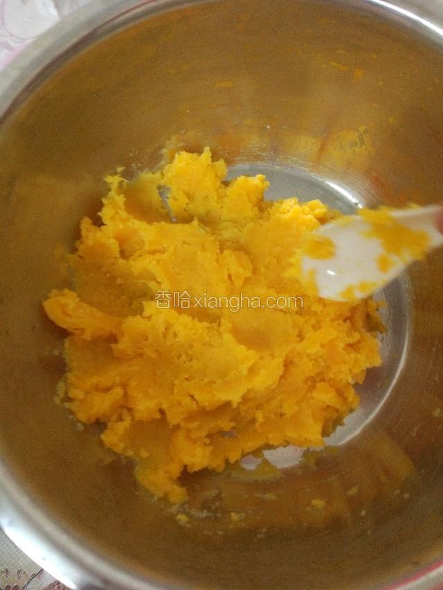 用勺子把红薯捣的越稀越好