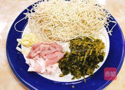 雪菜肉丝炒面的做法图解1
