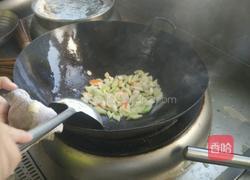 喜庆百合炒腰果的做法图解3