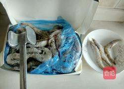蒜茸开边虾的做法图解1