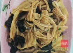 腐竹木耳炒蘑菇的做法图解5