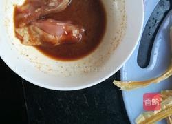 腐竹木耳炒蘑菇的做法图解2