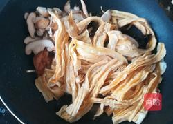 腐竹木耳炒蘑菇的做法图解4