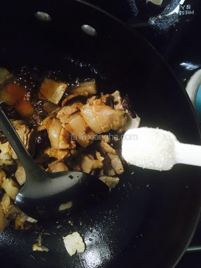 再加入少许白糖