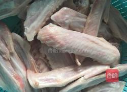 香辣鸭翅的做法图解1