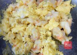 滑蛋虾仁的做法图解10