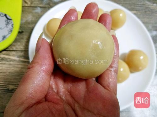 同样手法轻轻包起来即可
