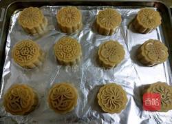广式月饼(50克莲蓉蛋黄馅)的做法图解27