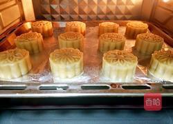 广式月饼（50克莲蓉蛋黄馅）的做法图解29