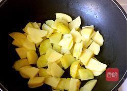 蘑菇炖土豆的做法图解1