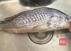 煎焖黄鲴鱼的做法图解1