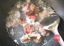 红萝卜玉米骨头汤的做法图解2