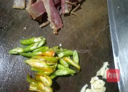 土豆片炒腊肉的做法图解5