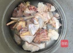 羊尾笋土鸡煲的做法图解2