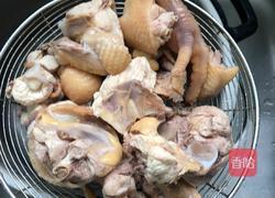 羊尾笋土鸡煲的做法图解3