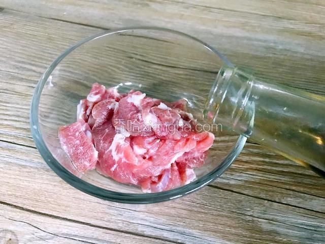 放入料酒
