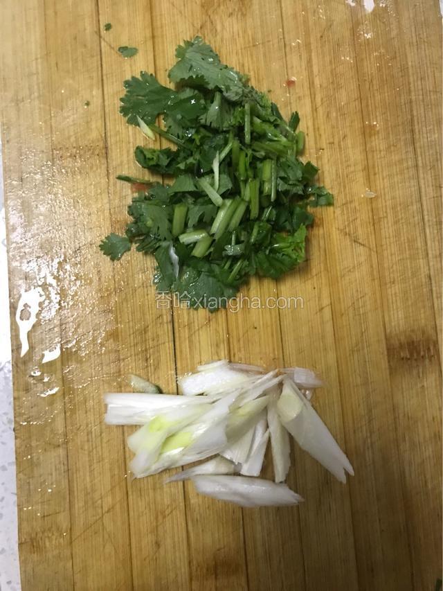 香葱和香菜切好