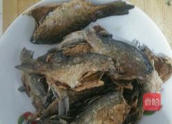 孜然干炸小鲫鱼的做法图解2