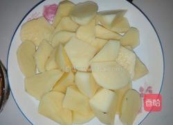 土豆炖鸡的做法图解3