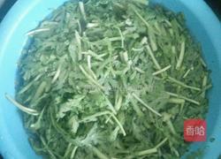 茼蒿炒鸡蛋的做法图解1