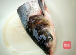 剁椒鱼头的做法图解1