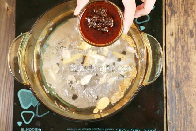 放入适量冒菜调料