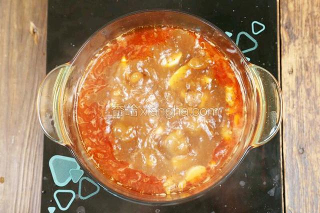 搅拌均匀，待汤汁沸腾