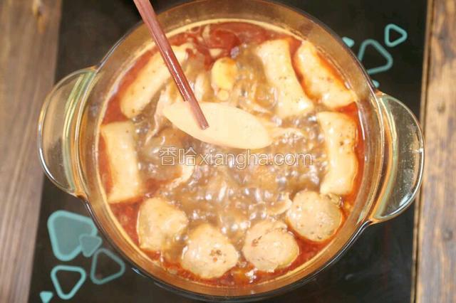 火腿肠切片放入