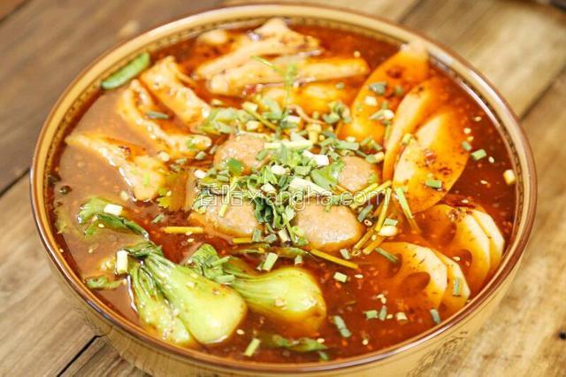 然后撒上适量葱花、香菜