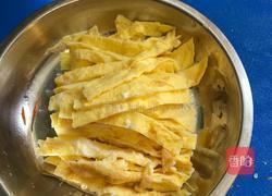 培根生菜炒米粉的做法图解4