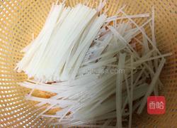 鸡蛋炒粉的做法图解1