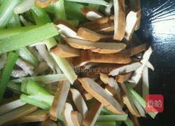 肉丝香干炒西芹的做法图解7