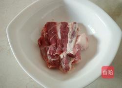 氽清汤肉丸的做法图解1