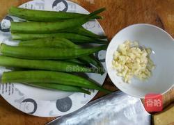 蒜蓉蚝油秋葵的做法图解1