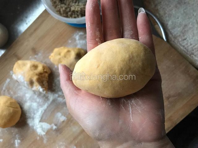 再搓成水滴状